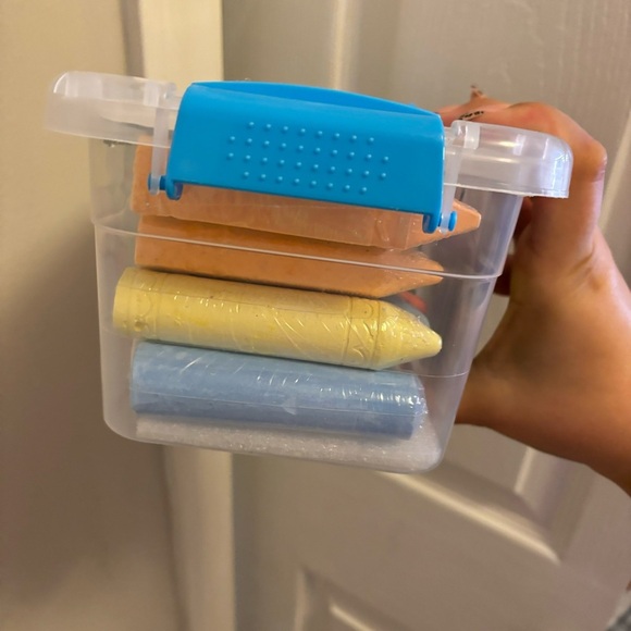 Sidewalk Chalk Tub - 35 pieces - Picture 4 of 7